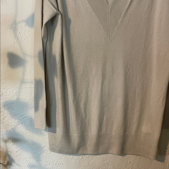 COS Cashmere Elegant Cream V-Neck Sweater - Picture 2 of 8